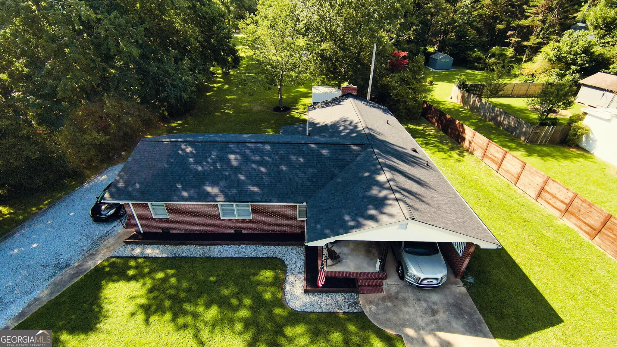 4 bedroom, 3 bathroom, 1,835 sq ft single family residence for sale at 156 Lakeshore Drive, Braselton, GA 30517 — photo 2
