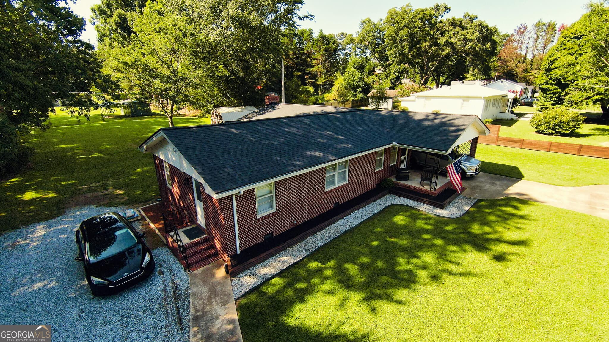 4 bedroom, 3 bathroom, 1,835 sq ft single family residence for sale at 156 Lakeshore Drive, Braselton, GA 30517 — photo 6