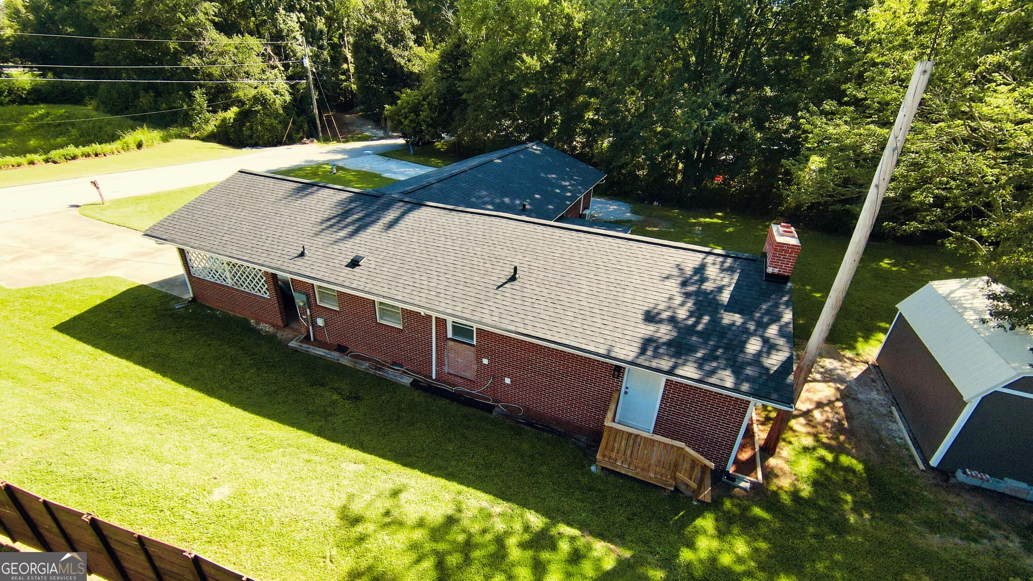 4 bedroom, 3 bathroom, 1,835 sq ft single family residence for sale at 156 Lakeshore Drive, Braselton, GA 30517 — photo 7