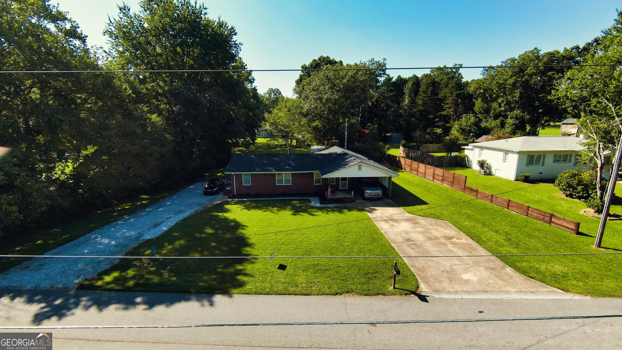 4 bedroom, 3 bathroom, 1,835 sq ft single family residence for sale at 156 Lakeshore Drive, Braselton, GA 30517 — photo 1 of 37