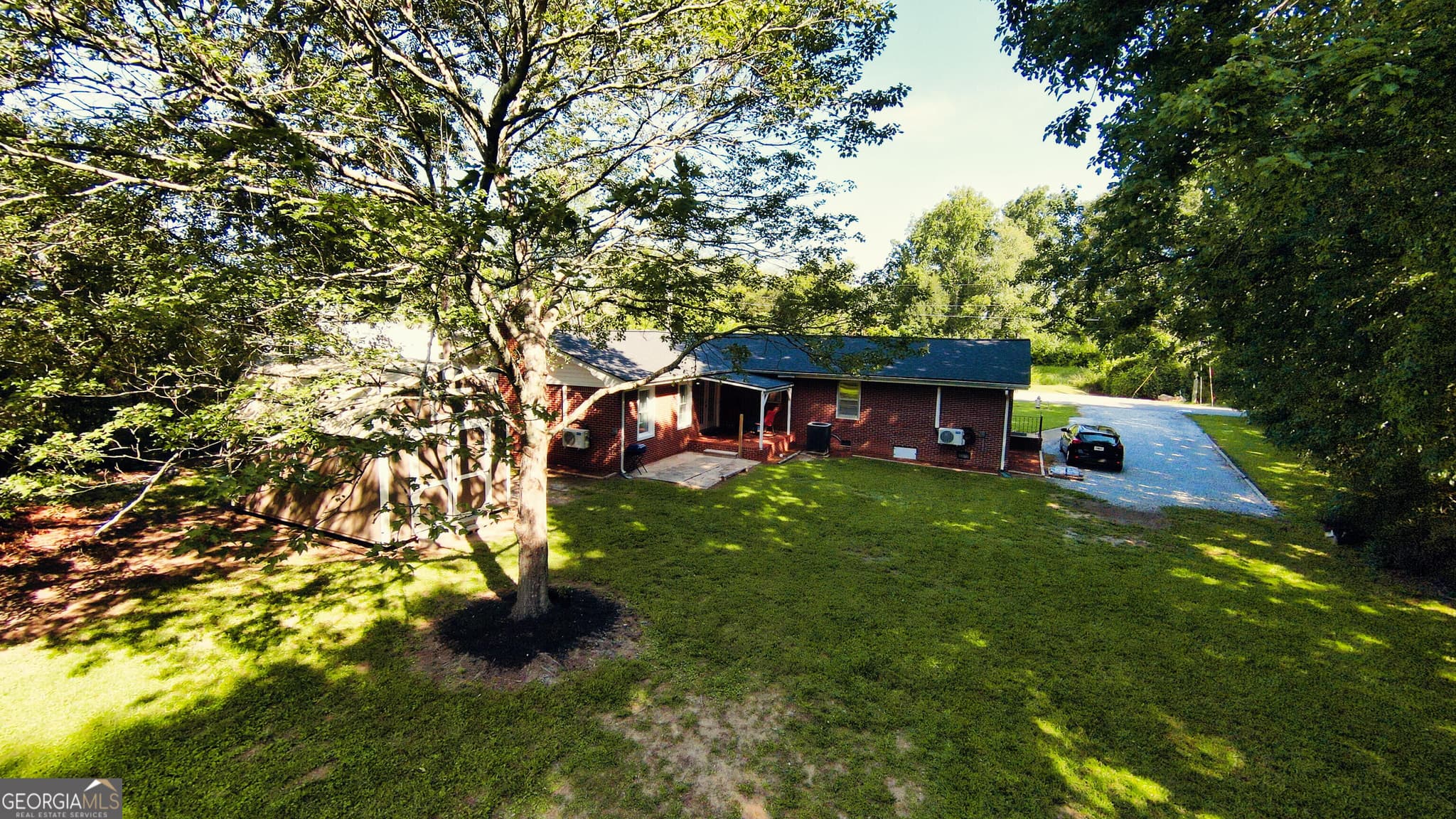 4 bedroom, 3 bathroom, 1,835 sq ft single family residence for sale at 156 Lakeshore Drive, Braselton, GA 30517 — photo 4