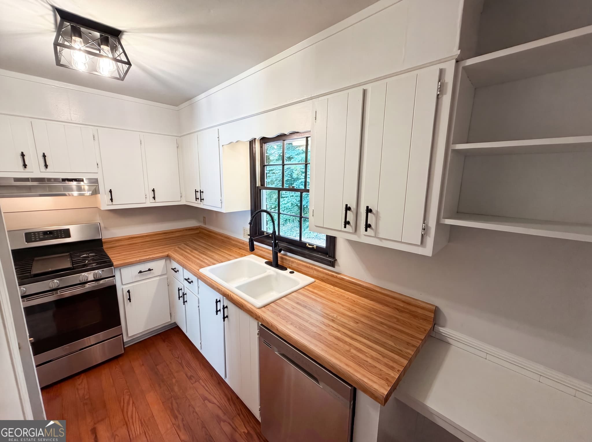 3 bedroom, 2 bathroom, 1,408 sq ft single family residence for sale at 1271 Seven Springs Circle, Marietta, GA 30068 — photo 2