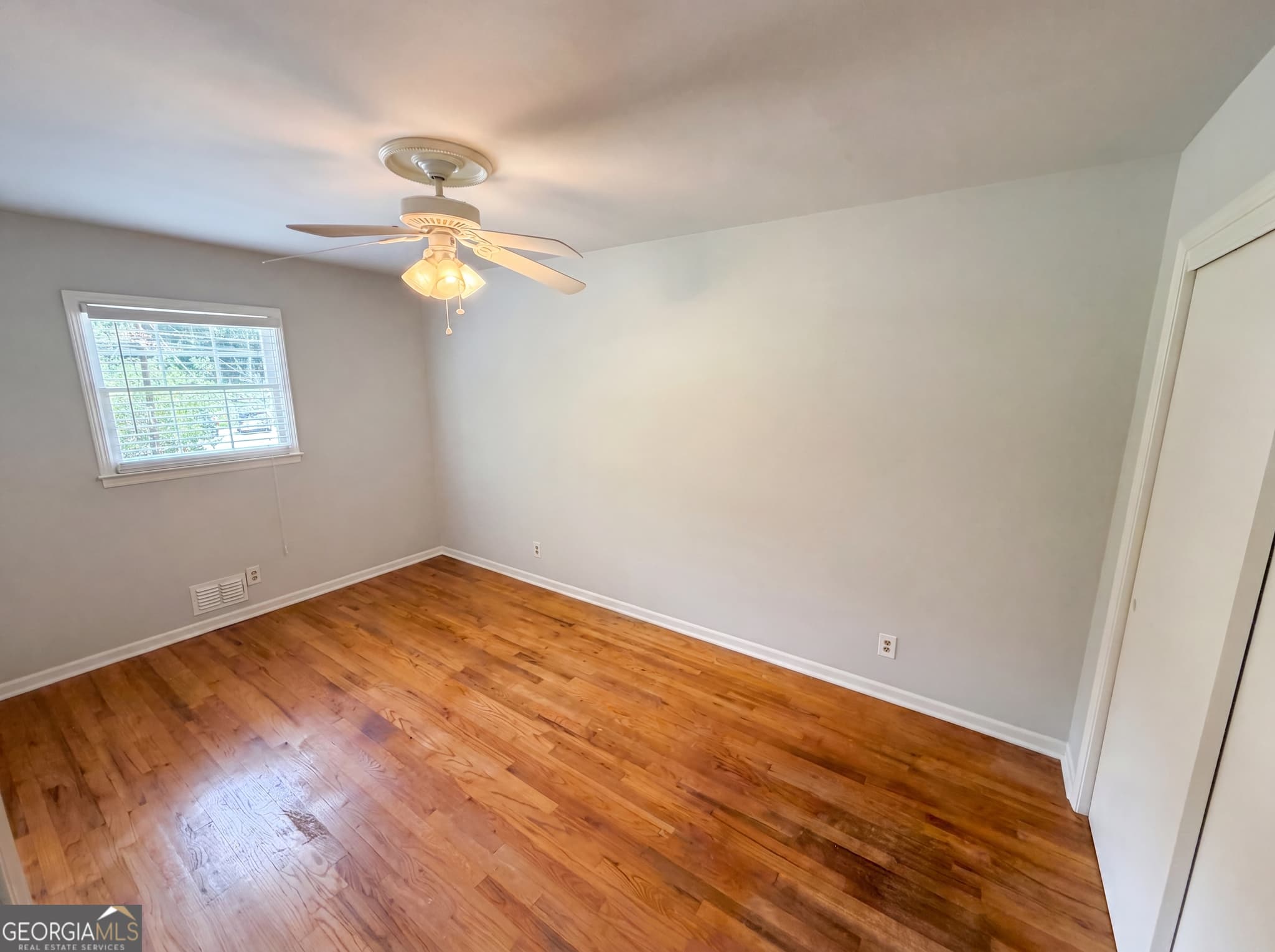 3 bedroom, 2 bathroom, 1,408 sq ft single family residence for sale at 1271 Seven Springs Circle, Marietta, GA 30068 — photo 4