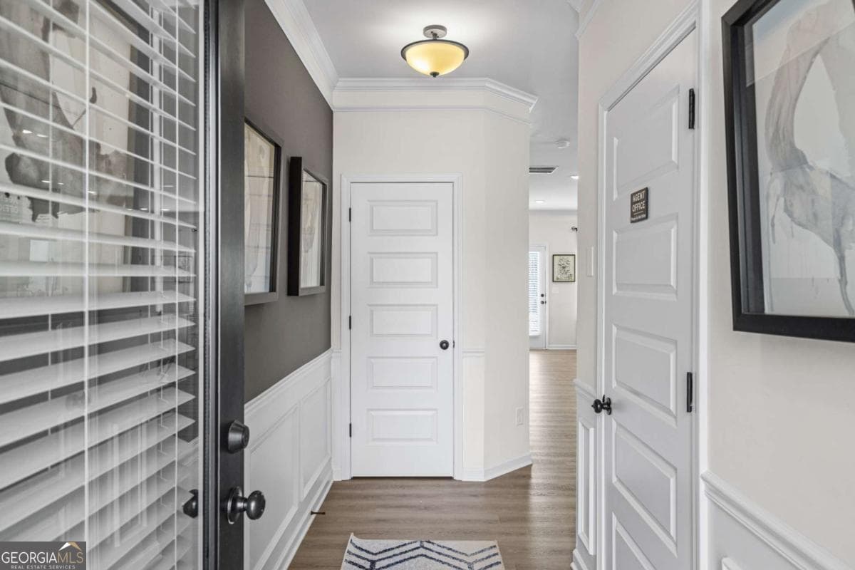 3 bedroom, 2.5 bathroom, 1,710 sq ft townhouse for sale at 1018 Glendale Place 10, Conyers, GA 30013 — photo 2