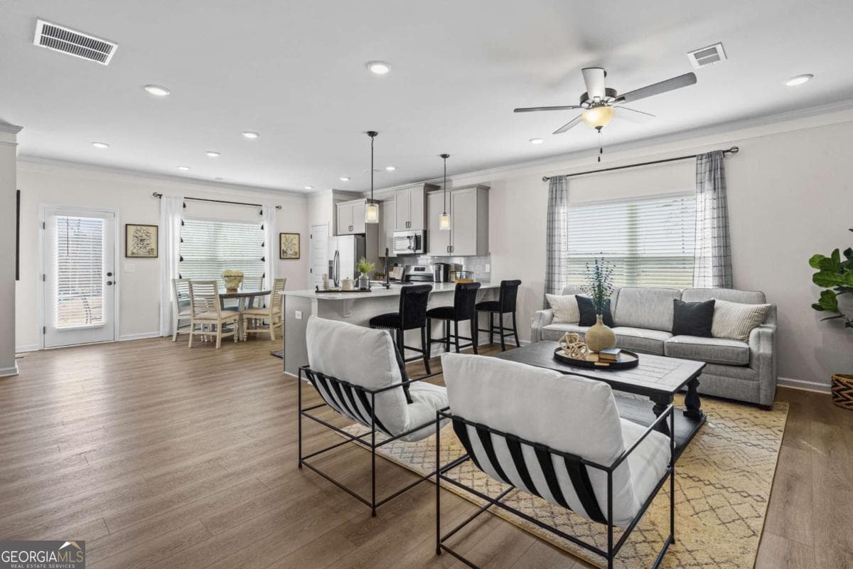 3 bedroom, 2.5 bathroom, 1,710 sq ft townhouse for sale at 1018 Glendale Place 10, Conyers, GA 30013 — photo 5