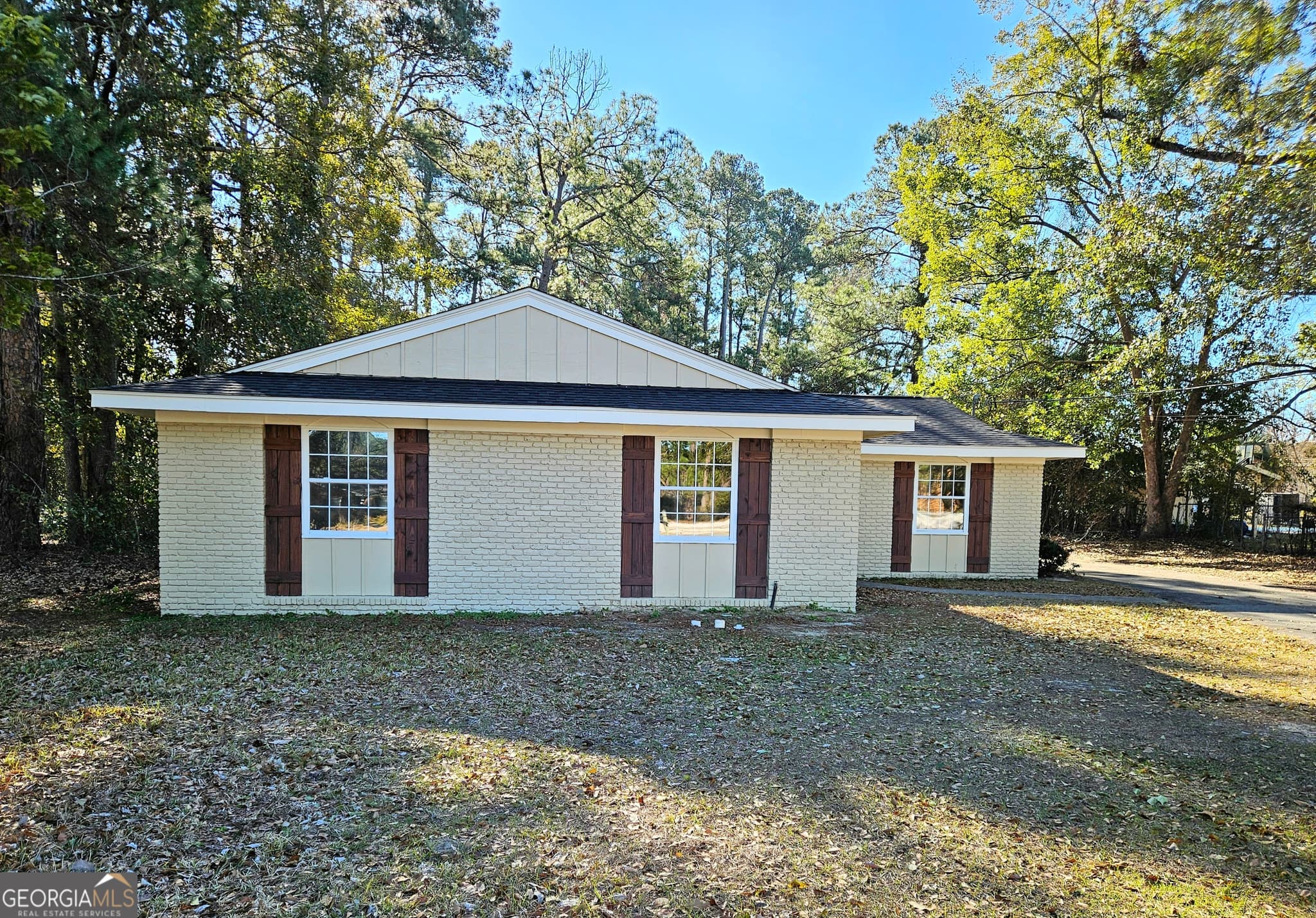 3 bedroom, 2 bathroom, 1,583 sq ft single family residence for sale at 1012 Remington Avenue, Thomasville, GA 31792 — photo 2