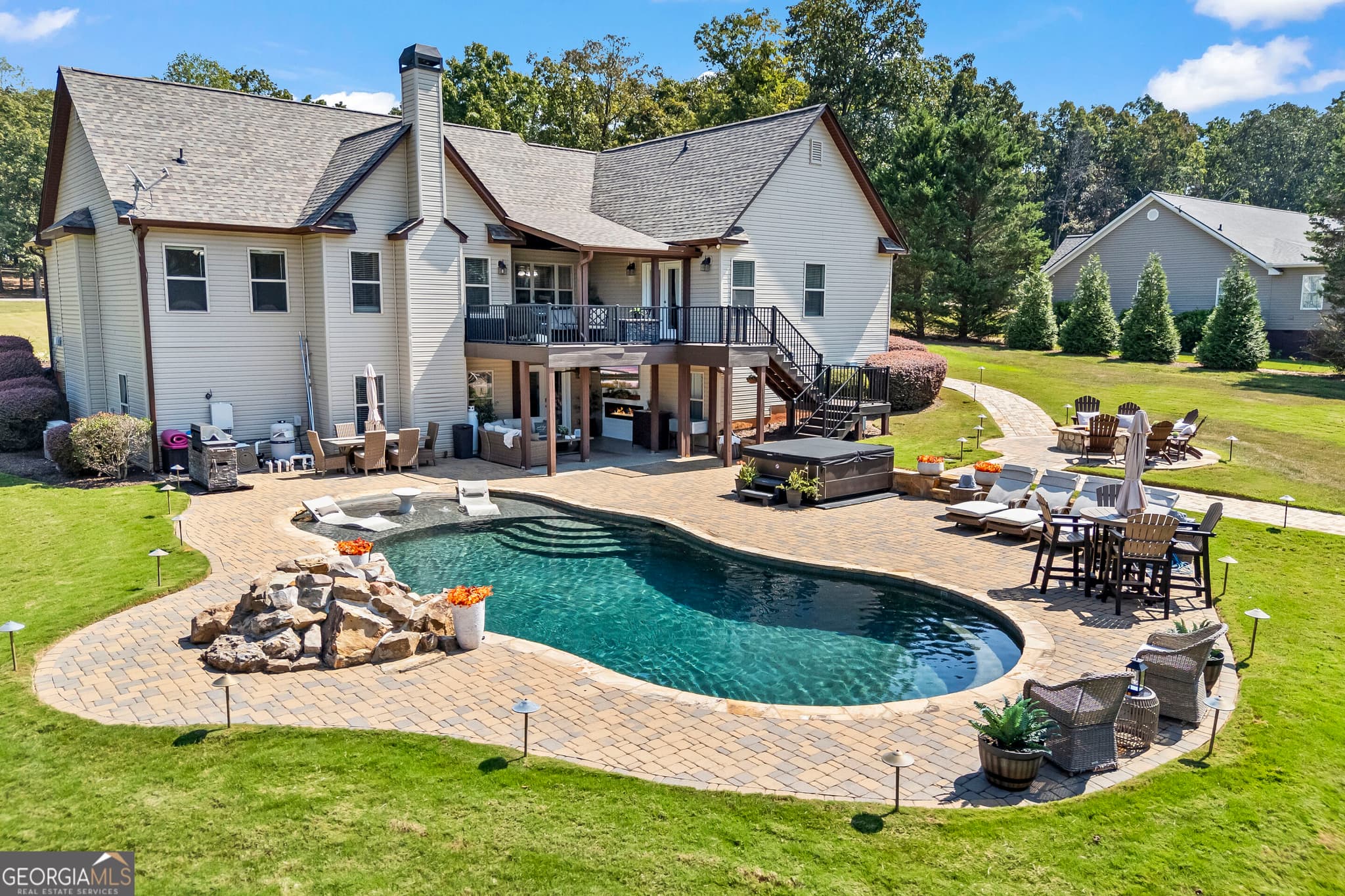 5 bedroom, 3 bathroom, 3,756 sq ft single family residence for sale at 300 Stone Creek Drive, Hull, GA 30646