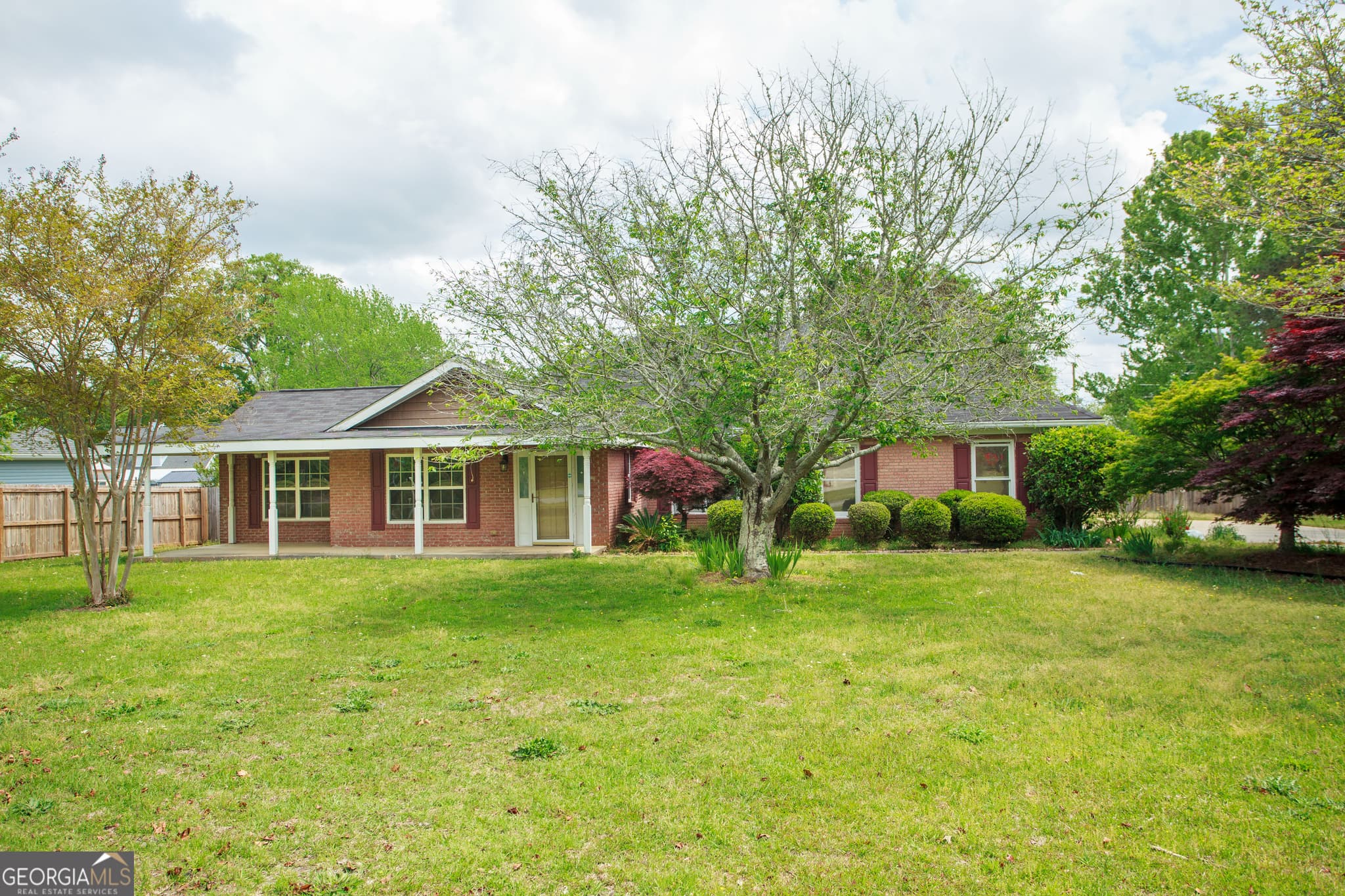 4 bedroom, 2 bathroom, 2,492 sq ft single family residence for sale at 201 Willowgate Drive, Bonaire, GA 31005