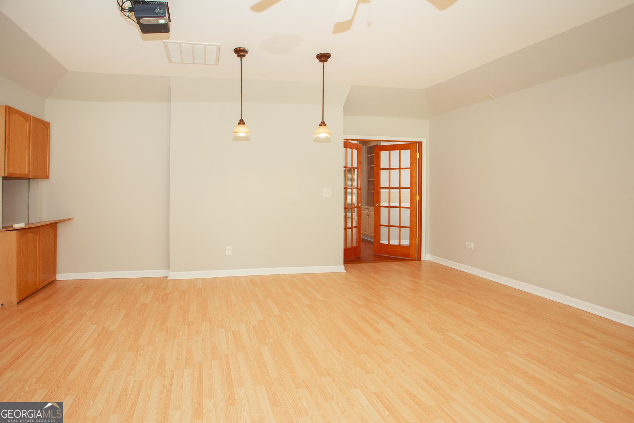 4 bedroom, 2 bathroom, 2,492 sq ft single family residence for sale at 201 Willowgate Drive, Bonaire, GA 31005 — photo 4