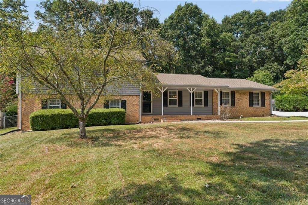 4 bedroom, 3 bathroom, 2,271 sq ft single family residence for sale at 2119 Eastwood Drive, Snellville, GA 30078 — photo 2