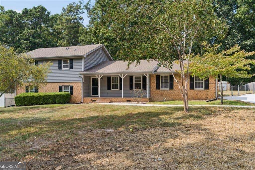 4 bedroom, 3 bathroom, 2,271 sq ft single family residence for sale at 2119 Eastwood Drive, Snellville, GA 30078 — photo 3