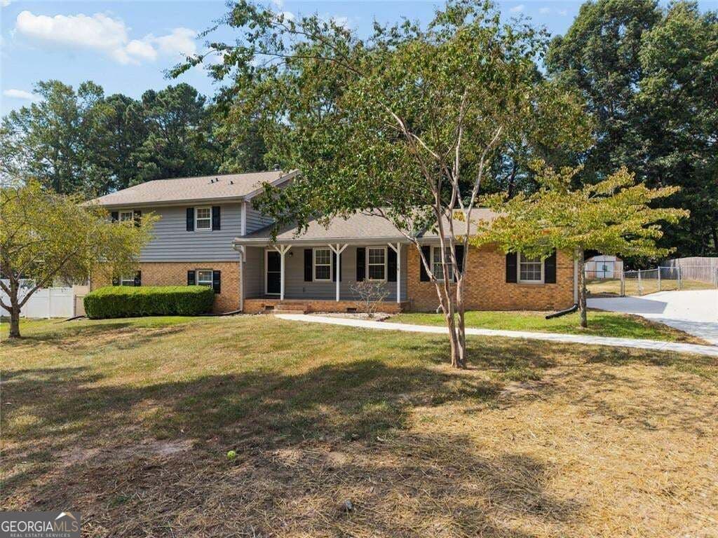 4 bedroom, 3 bathroom, 2,271 sq ft single family residence for sale at 2119 Eastwood Drive, Snellville, GA 30078 — photo 4