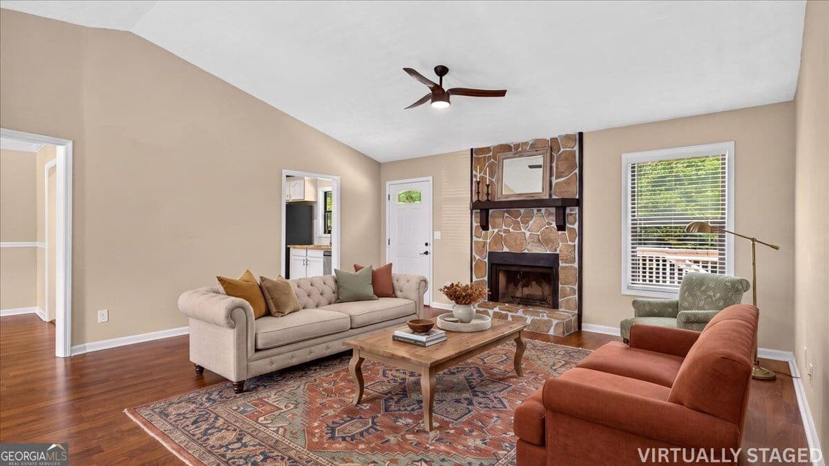 5 bedroom, 3 bathroom, 2,800 sq ft single family residence for sale at 260 Park Avenue, Woodstock, GA 30188 — photo 2