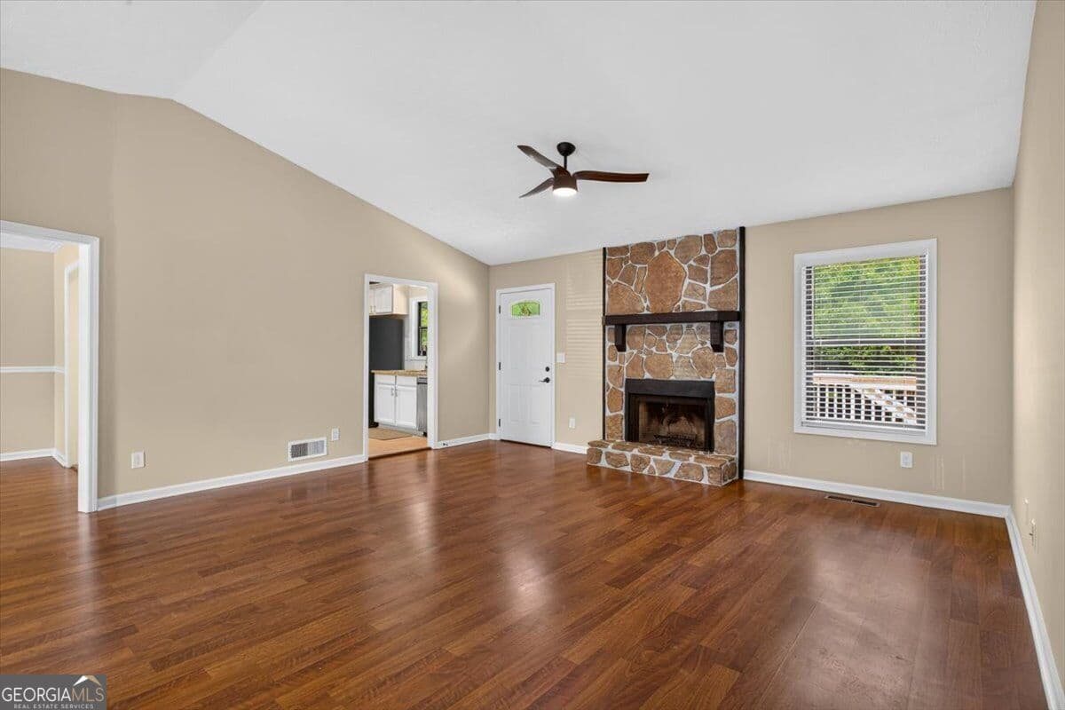 5 bedroom, 3 bathroom, 2,800 sq ft single family residence for sale at 260 Park Avenue, Woodstock, GA 30188 — photo 3