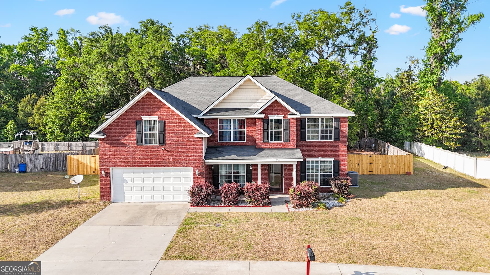 4 bedroom, 2.5 bathroom, 2,801 sq ft single family residence for sale at 258 Nashview Trail, Allenhurst, GA 31301 — photo 4