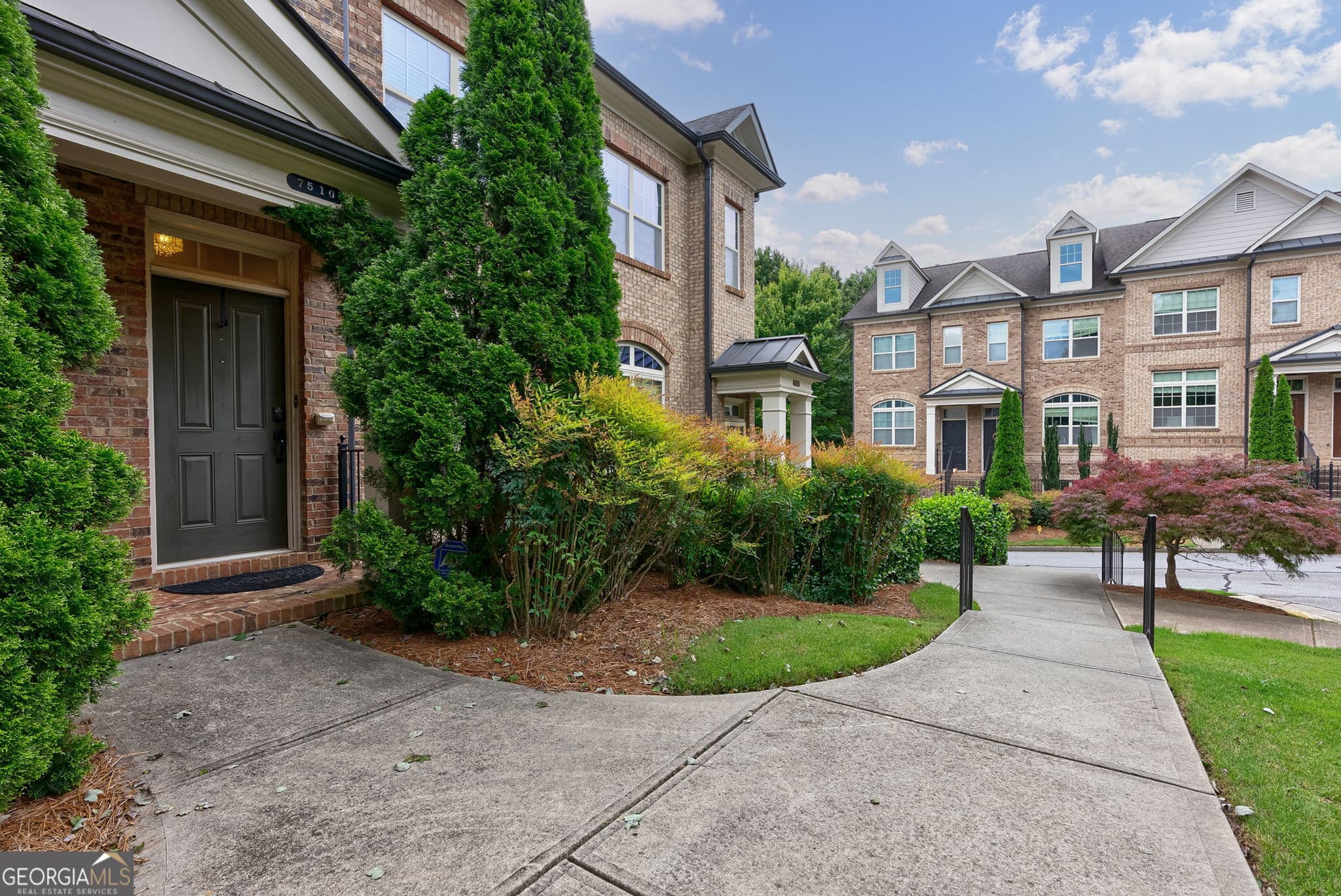 3 bedroom, 3.5 bathroom, 1,951 sq ft townhouse sold at 7510 Stoneridge Drive, Atlanta, GA 30328