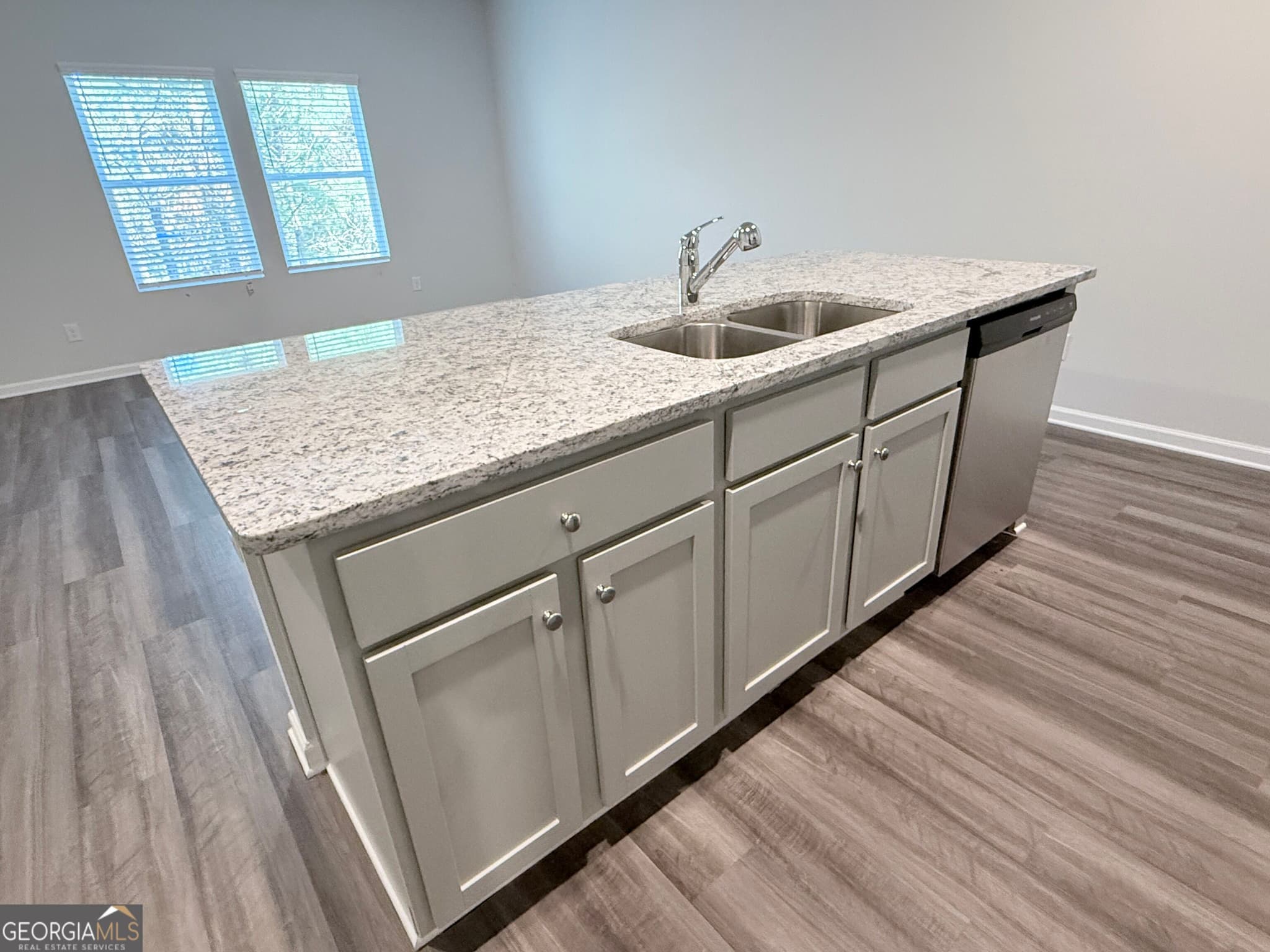 3 bedroom, 2.5 bathroom, 1,560 sq ft townhouse for sale at 451 Oakwood Drive, Milledgeville, GA 31061 — photo 2
