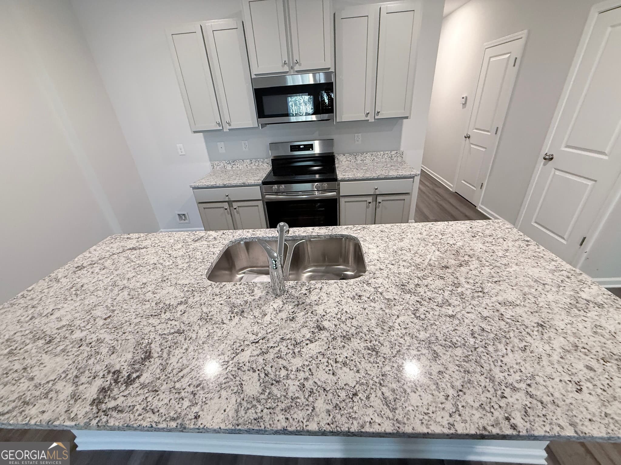 3 bedroom, 2.5 bathroom, 1,560 sq ft townhouse for sale at 451 Oakwood Drive, Milledgeville, GA 31061 — photo 6
