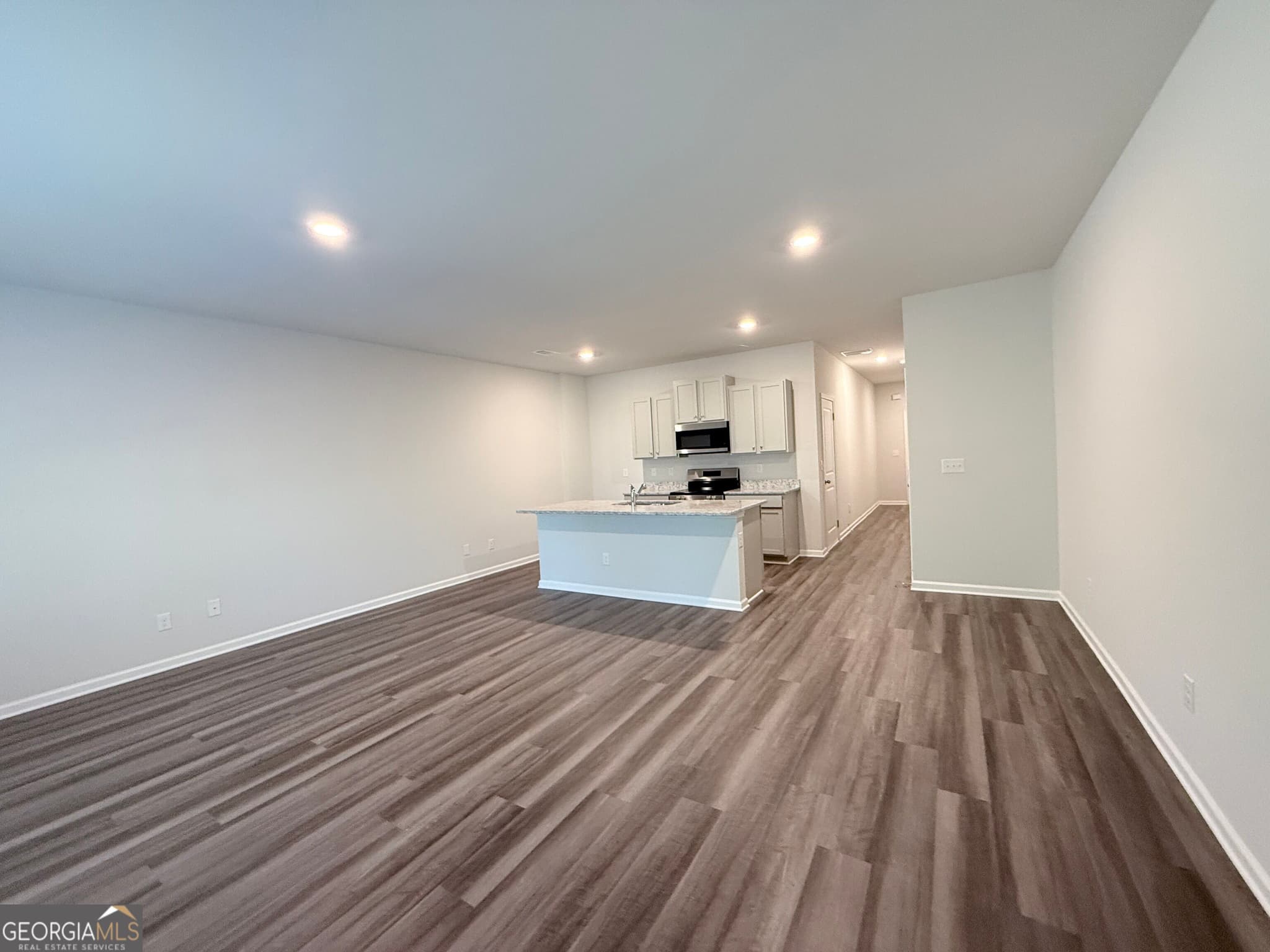 3 bedroom, 2.5 bathroom, 1,560 sq ft townhouse for sale at 451 Oakwood Drive, Milledgeville, GA 31061 — photo 4