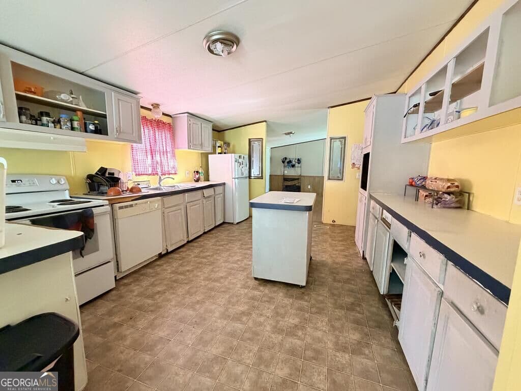 3 bedroom, 2 bathroom, 1,440 sq ft single family residence for sale at 171 Lakeview Drive, Cairo, GA 39828 — photo 3