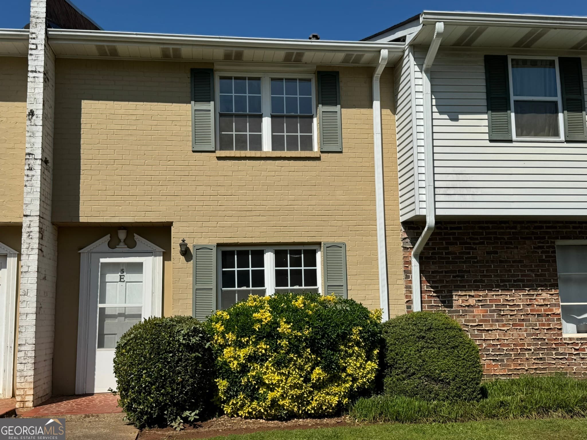 2 bedroom, 1.5 bathroom, 1,152 sq ft condominium for sale at 501 Carlton Road 5E, Palmetto, GA 30268 — photo 1 of 42