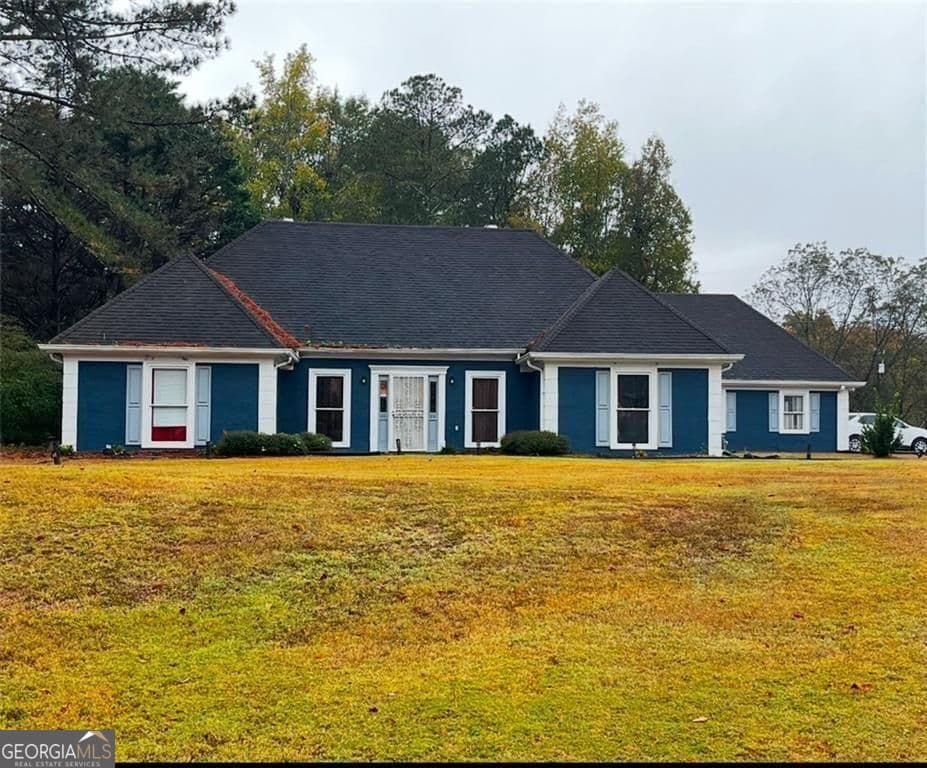 3 bedroom, 3 bathroom, 2,334 sq ft single family residence for sale at 1501 Shoals Creek Drive, Conyers, GA 30094 — photo 1 of 10