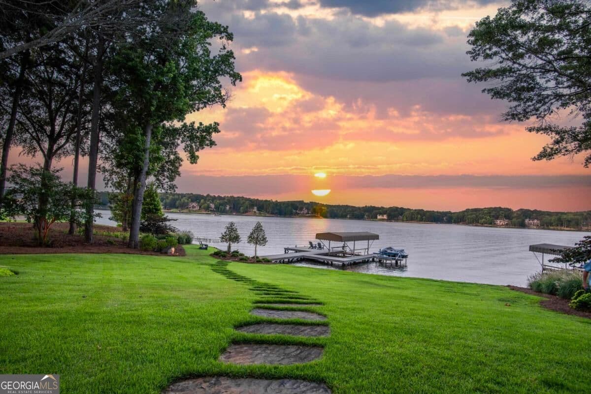 5 bedroom, 6 bathroom, 6,149 sq ft single family residence for sale at 137 Winnstead Place, Eatonton, GA 31024 — photo 2