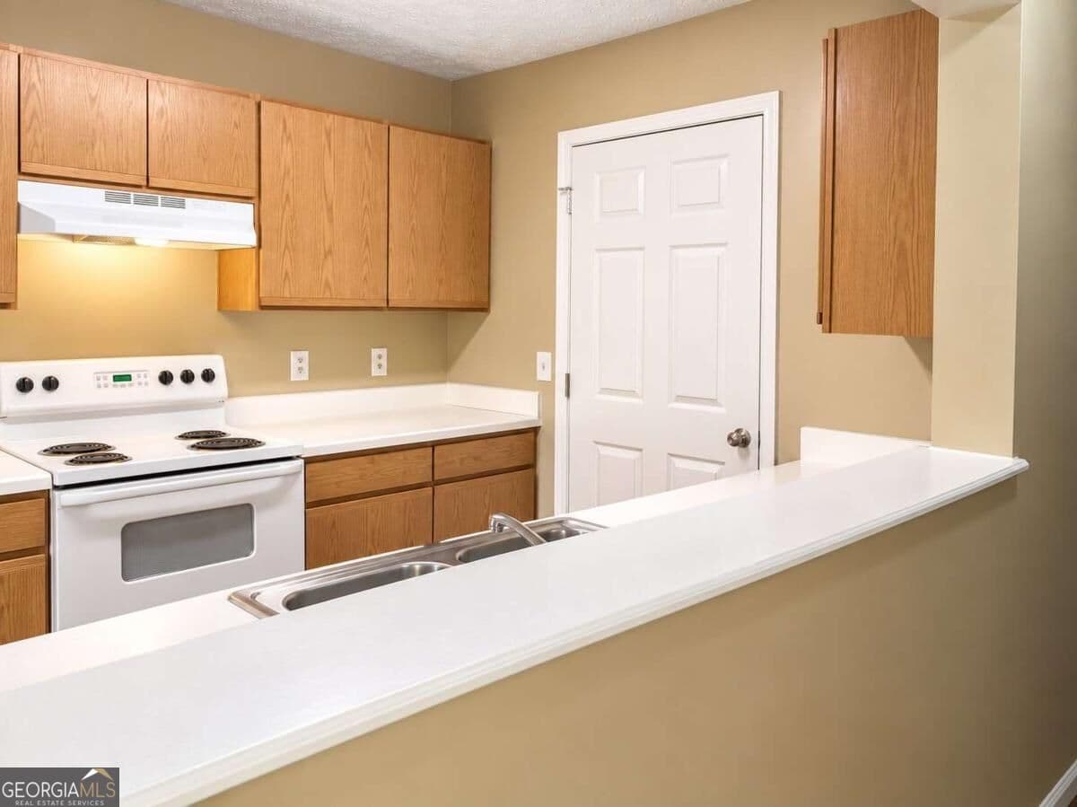 3 bedroom, 2 bathroom, 1,202 sq ft condominium for sale at 4103 Par Three Way, Lithonia, GA 30038 — photo 5