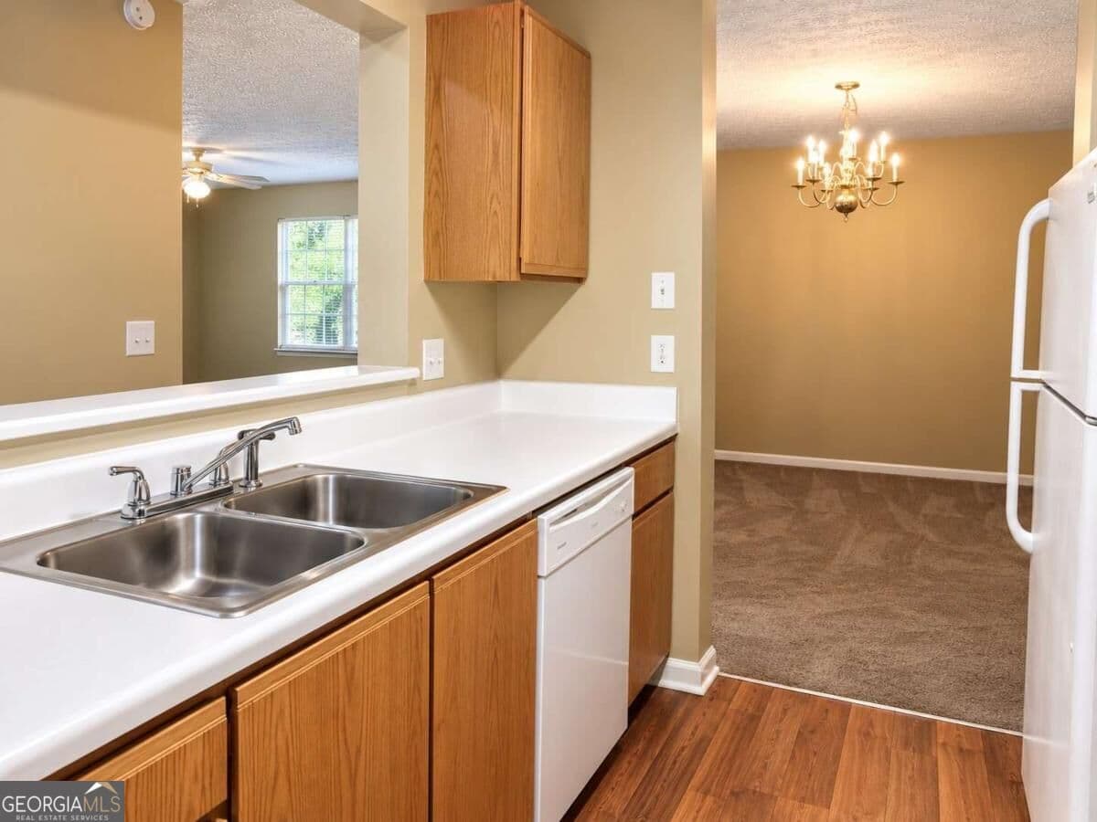 3 bedroom, 2 bathroom, 1,202 sq ft condominium for sale at 4103 Par Three Way, Lithonia, GA 30038 — photo 4