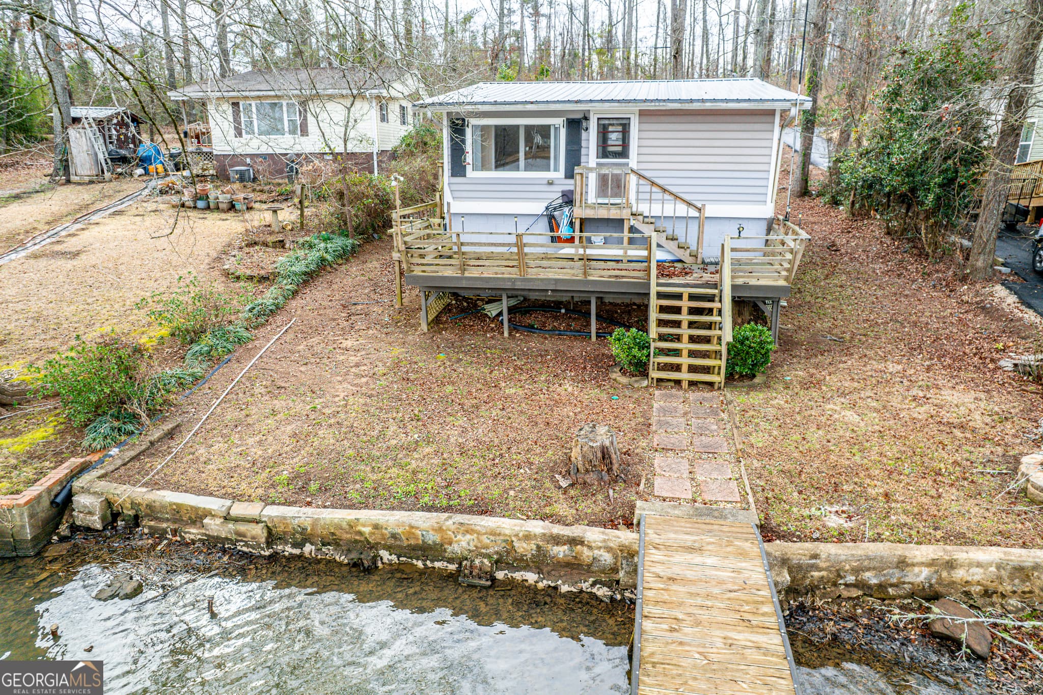 2 bedroom, 1 bathroom, 672 sq ft single family residence for sale at 126 Elizabeth Circle, Jackson, GA 30233 — photo 2