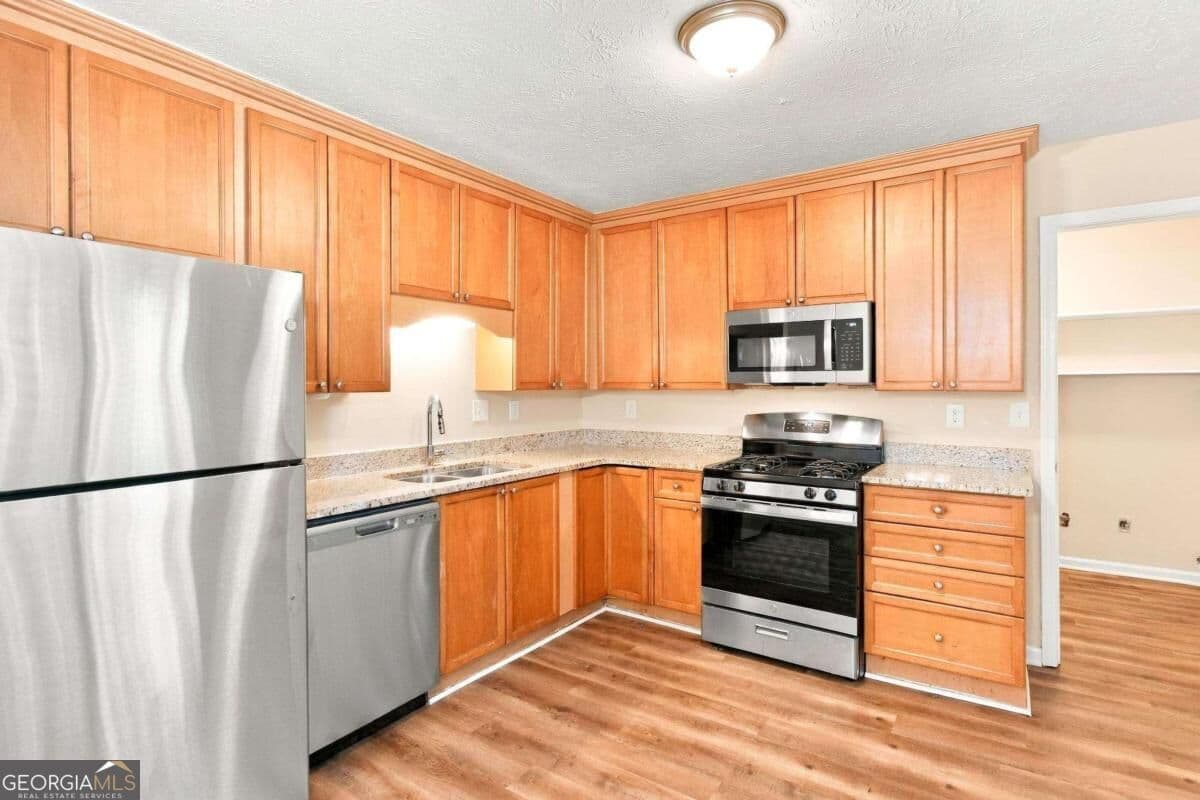 3 bedroom, 2 bathroom single family residence for rent at 4716 Jamerson Forest Circle, Marietta, GA 30066 for $2,070 a month — photo 3