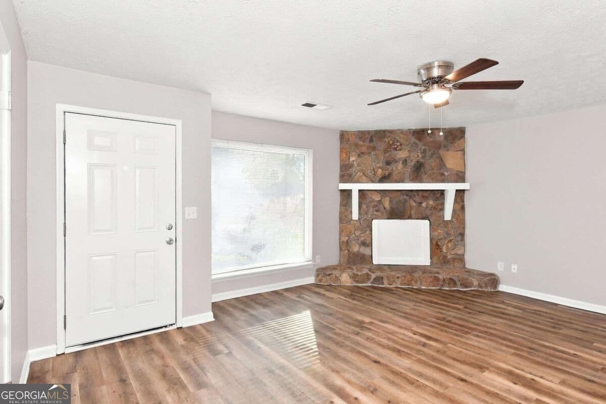 3 bedroom, 2 bathroom single family residence for rent at 4716 Jamerson Forest Circle, Marietta, GA 30066 for $2,070 a month — photo 4