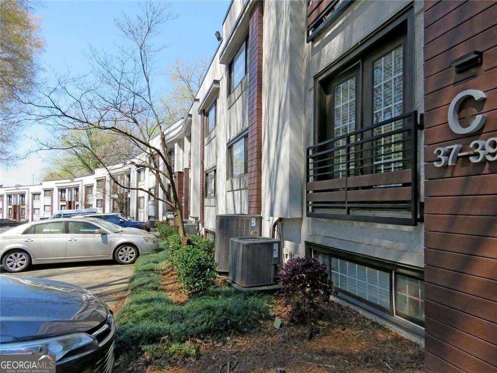 2 bedroom, 2 bathroom, 1,060 sq ft condominium for sale at 1445 Monroe Drive C39, Atlanta, GA 30324 — photo 3