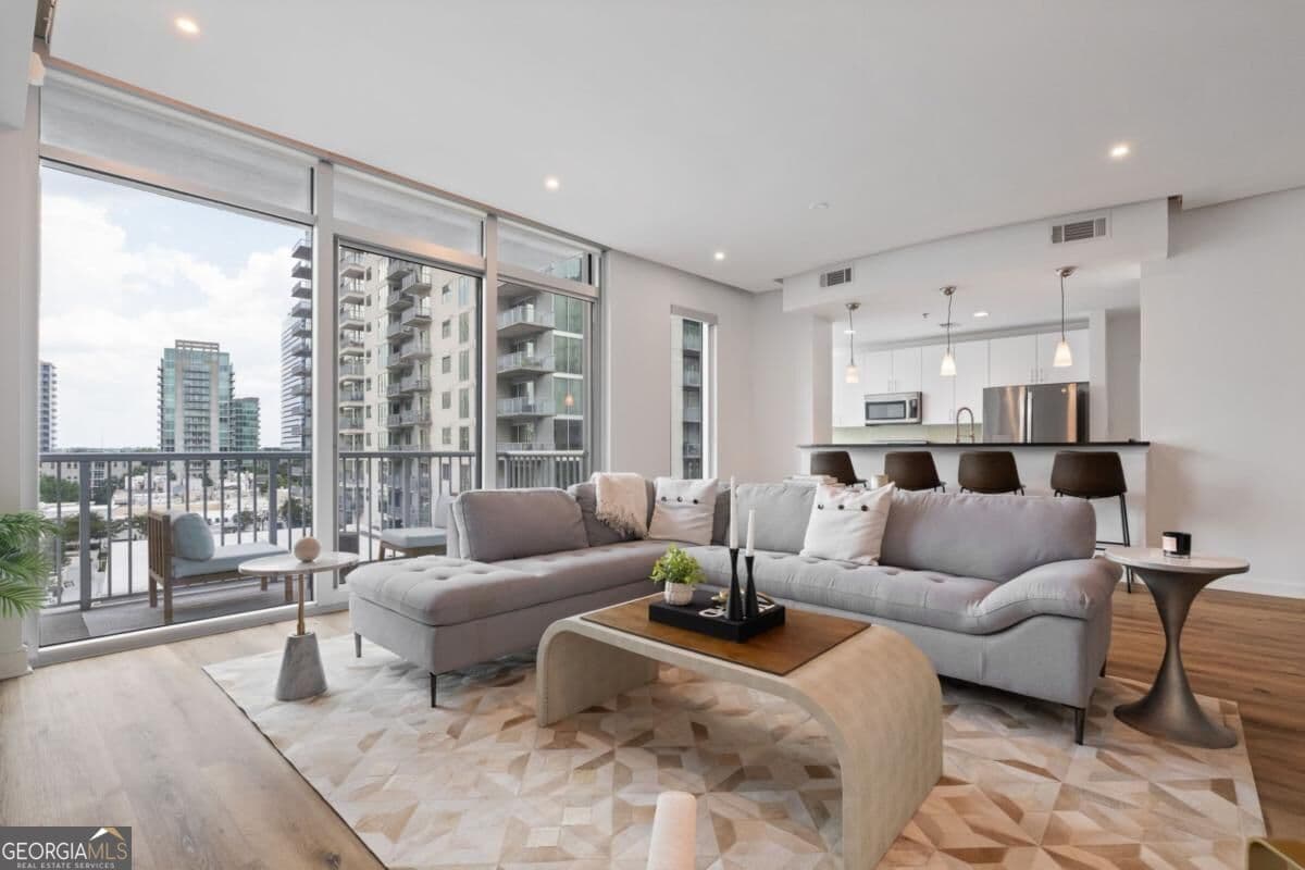 2 bedroom, 2.5 bathroom, 1,512 sq ft condominium for sale at 950 W Peachtree Street 1309, Atlanta, GA 30309 — photo 6