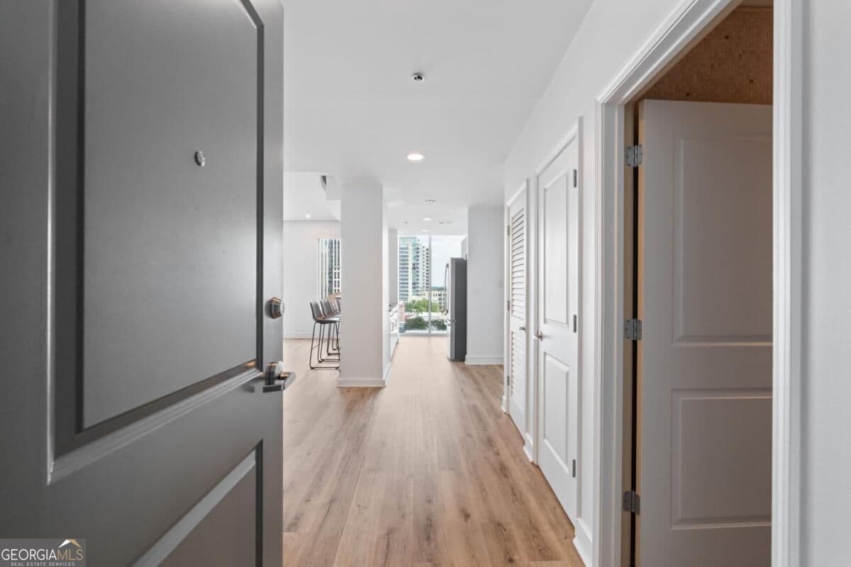 2 bedroom, 2.5 bathroom, 1,512 sq ft condominium for sale at 950 W Peachtree Street 1309, Atlanta, GA 30309 — photo 1 of 49