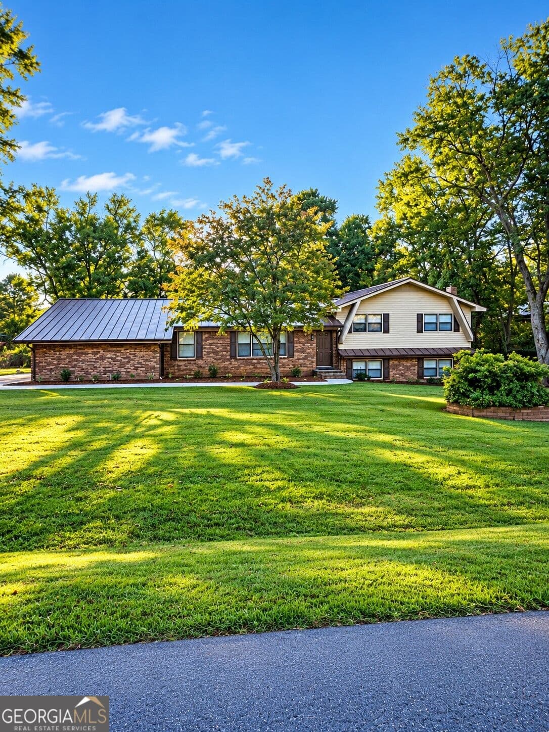 5 bedroom, 2 bathroom, 2,400 sq ft single family residence for sale at 422 Hasty Drive, Tunnel Hill, GA 30755