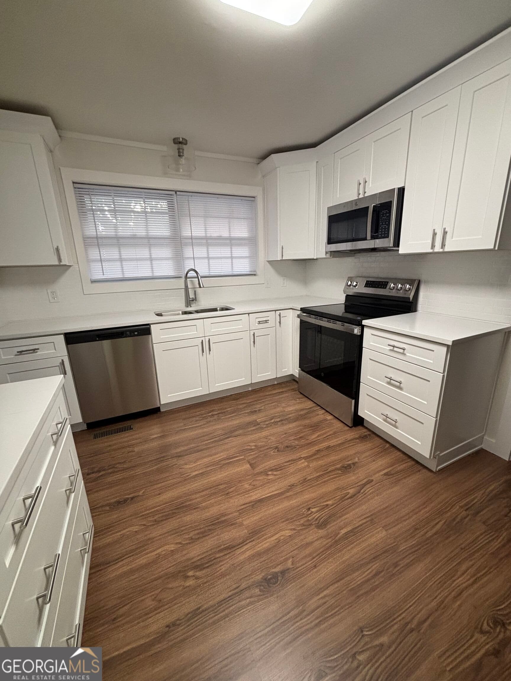 5 bedroom, 2 bathroom, 2,400 sq ft single family residence for sale at 422 Hasty Drive, Tunnel Hill, GA 30755 — photo 5