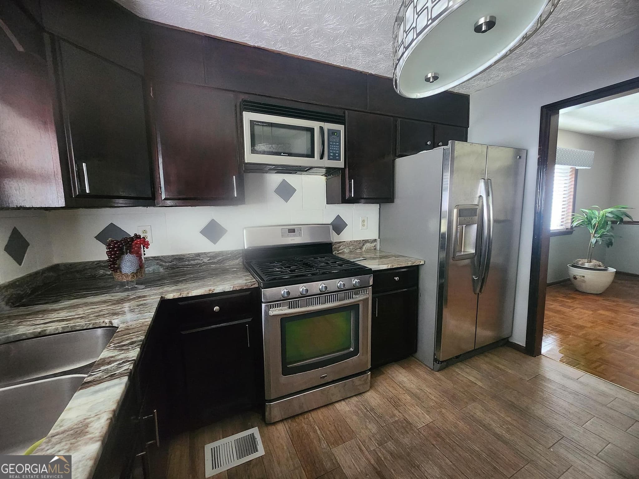 3 bedroom, 2 bathroom, 1,738 sq ft single family residence for sale at 1127 Pond Ridge Drive, Riverdale, GA 30296 — photo 4