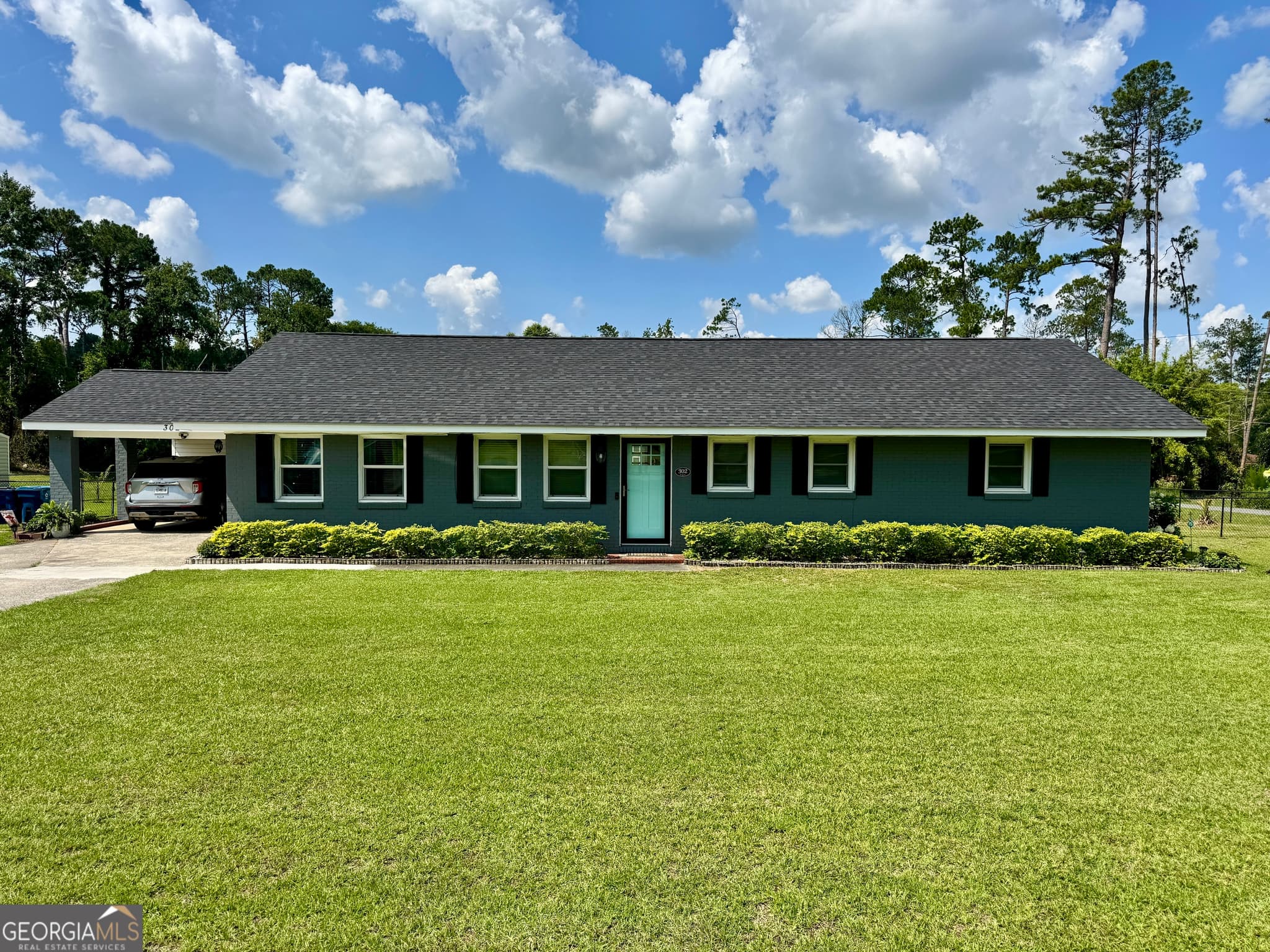 4 bedroom, 3 bathroom, 3,255 sq ft single family residence for sale at 302 W 9th Street, Vidalia, GA 30474 — photo 2
