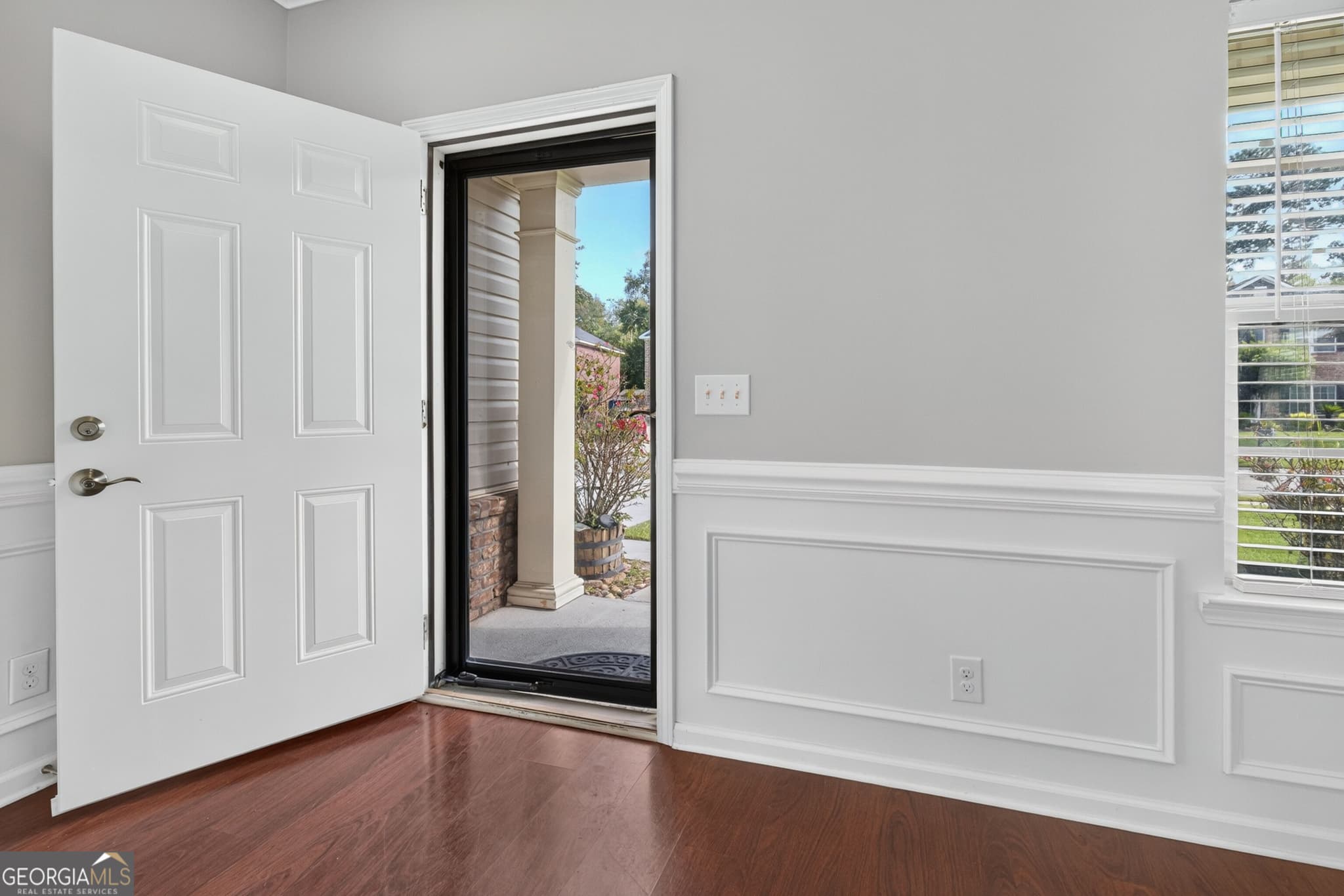 5 bedroom, 3 bathroom, 3,030 sq ft single family residence for sale at 37 Litchfield Drive, Savannah, GA 31419 — photo 10
