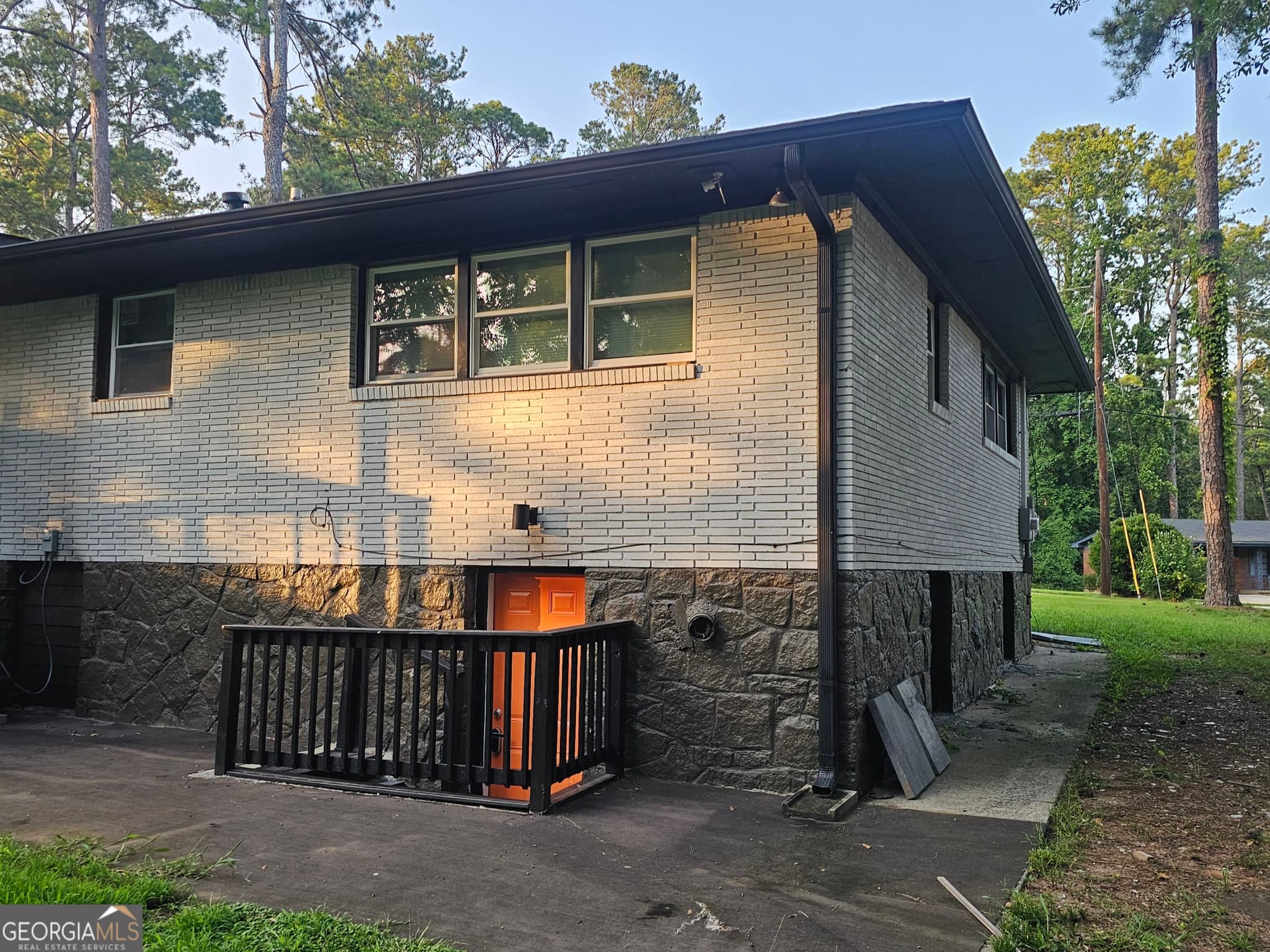 1 bedroom, 1 bathroom single family residence for rent at 1931 Shepherd Circle, Atlanta, GA 30311 for $1,400 a month — photo 1 of 9