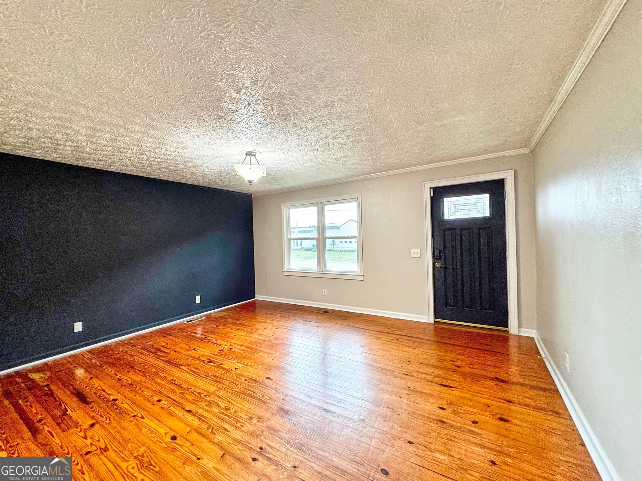 4 bedroom, 2 bathroom, 2,036 sq ft single family residence for sale at 5 Lake Drive, Lagrange, GA 30241 — photo 2