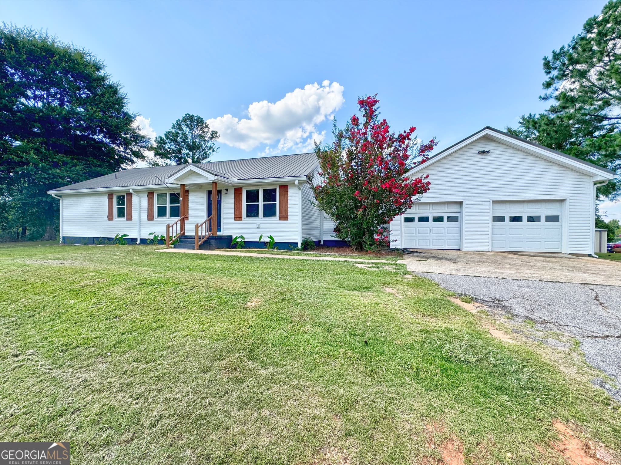 4 bedroom, 2 bathroom, 2,036 sq ft single family residence for sale at 5 Lake Drive, Lagrange, GA 30241 — photo 1 of 28