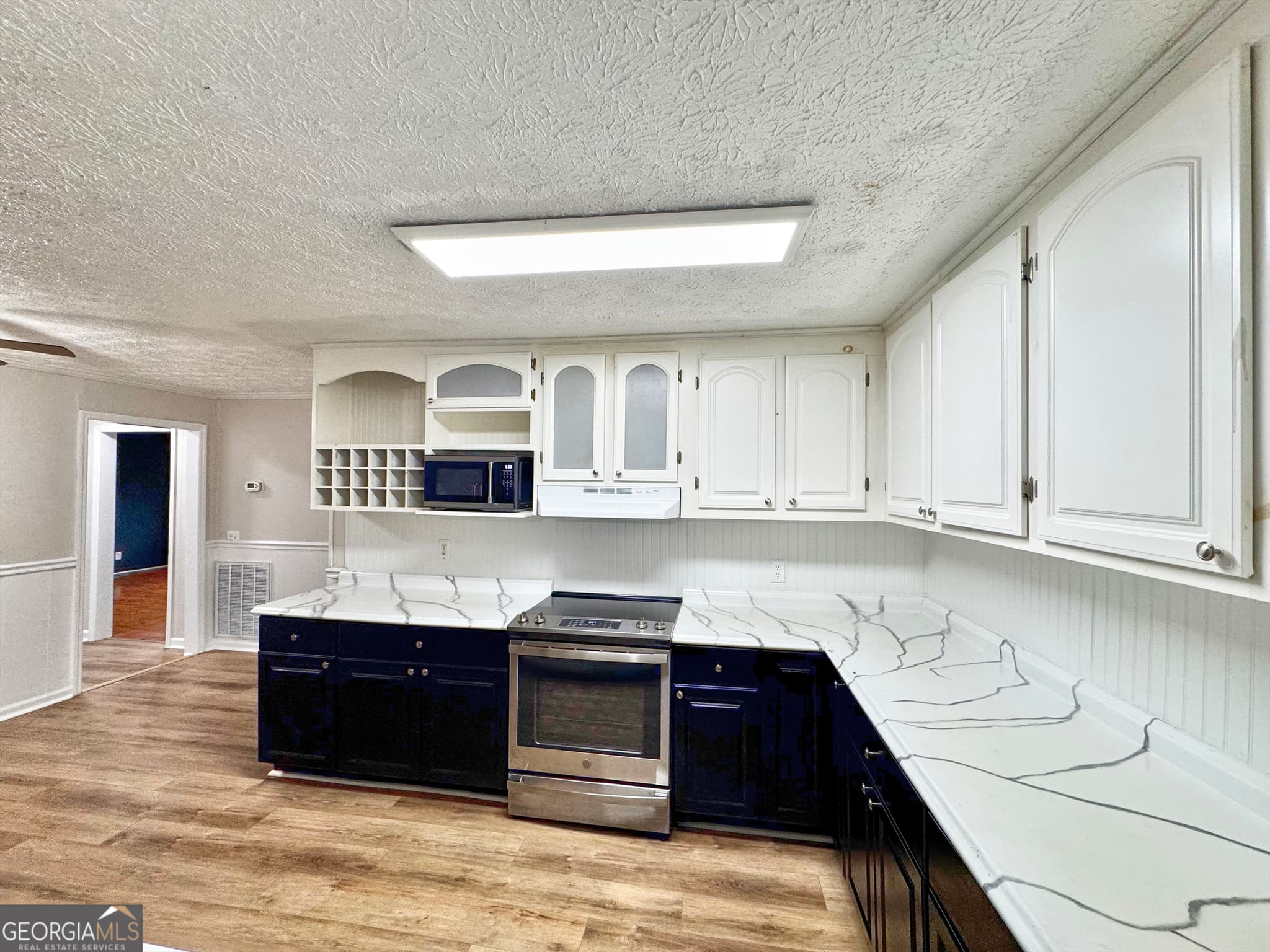 4 bedroom, 2 bathroom, 2,036 sq ft single family residence for sale at 5 Lake Drive, Lagrange, GA 30241 — photo 4