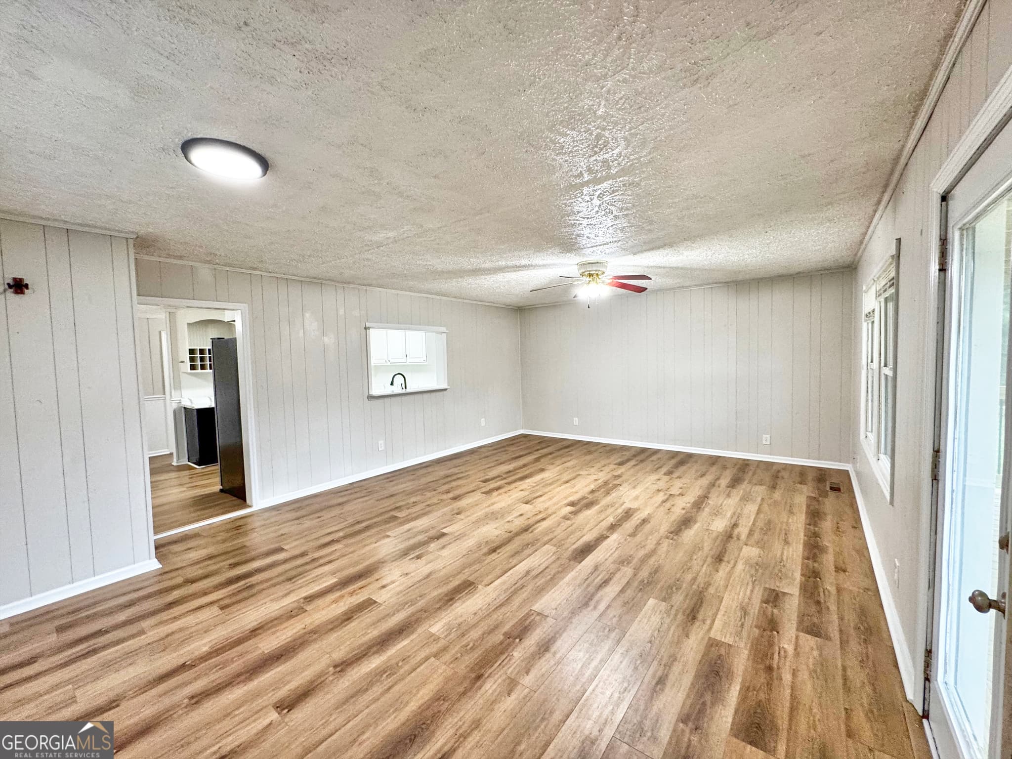 4 bedroom, 2 bathroom, 2,036 sq ft single family residence for sale at 5 Lake Drive, Lagrange, GA 30241 — photo 8