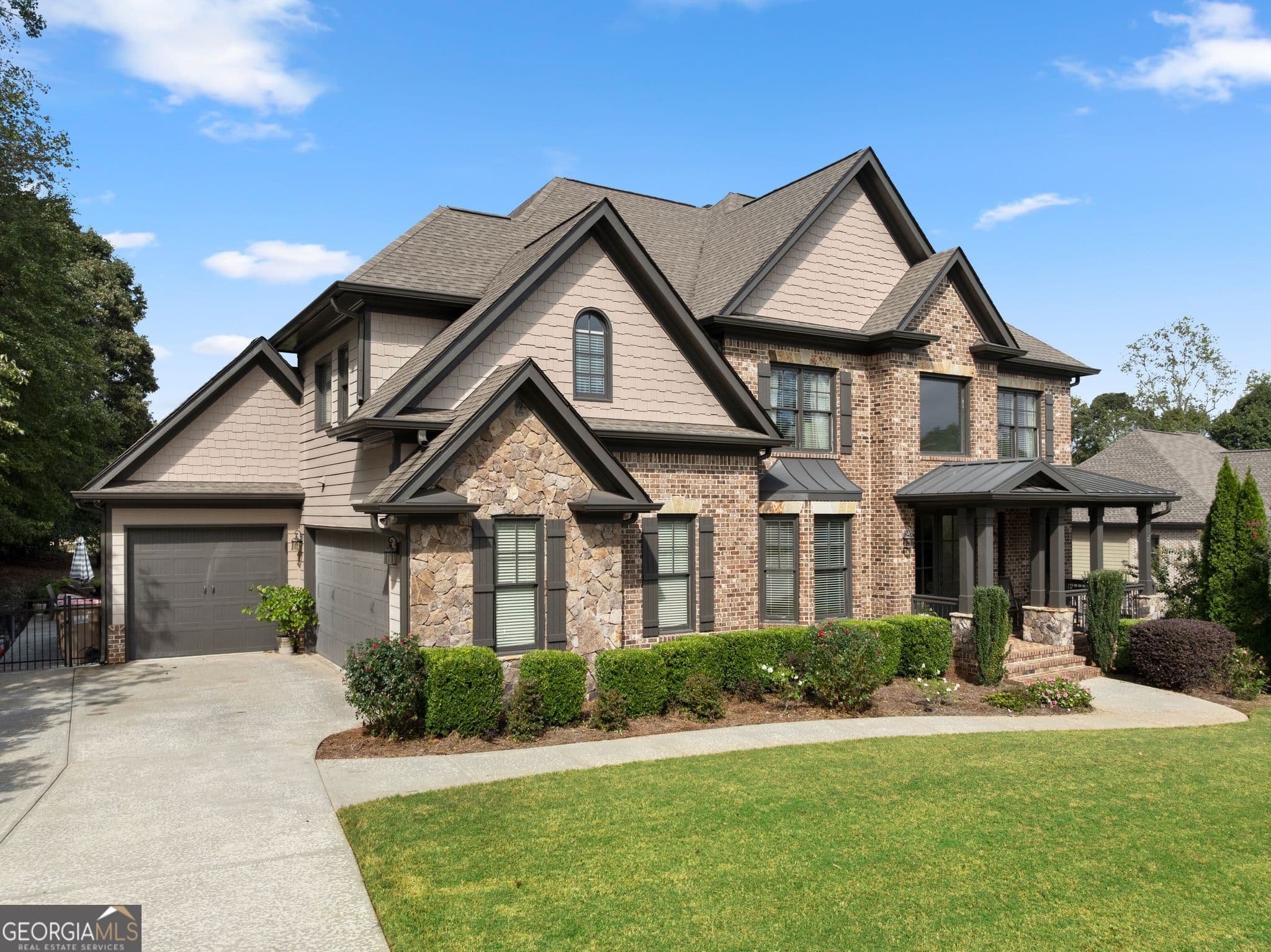 5 bedroom, 4.5 bathroom, 4,170 sq ft single family residence for sale at 4405 Park Royal Drive, Flowery Branch, GA 30542 — photo 3