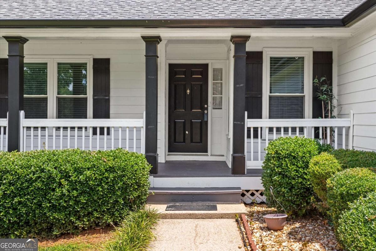 3 bedroom, 2 bathroom single family residence for rent at 140 Grayland Creek Drive, Lawrenceville, GA 30046 for $2,100 a month — photo 3