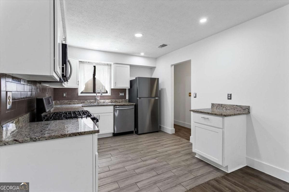 3 bedroom, 2 bathroom single family residence for rent at 140 Grayland Creek Drive, Lawrenceville, GA 30046 for $2,100 a month — photo 9
