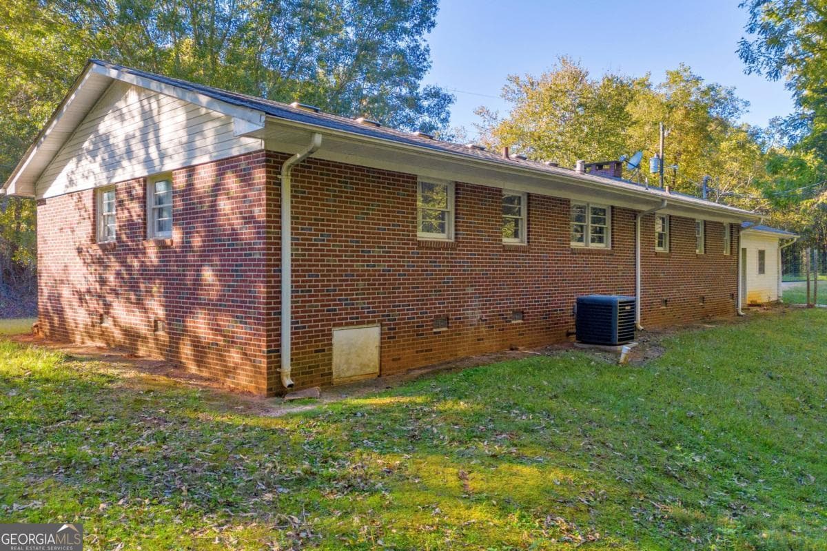 3 bedroom, 1 bathroom, 1,764 sq ft single family residence for sale at 4638 Highway 63, Carnesville, GA 30521 — photo 8