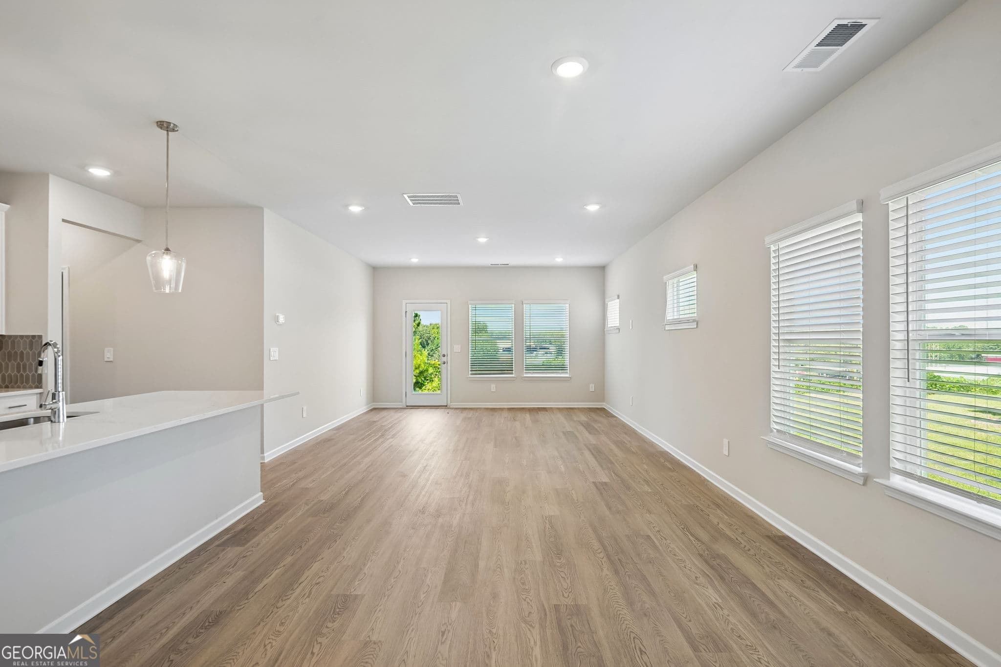 5 bedroom, 3 bathroom, 2,352 sq ft single family residence for sale at 2865 Aralynn Way, College Park, GA 30337 — photo 6